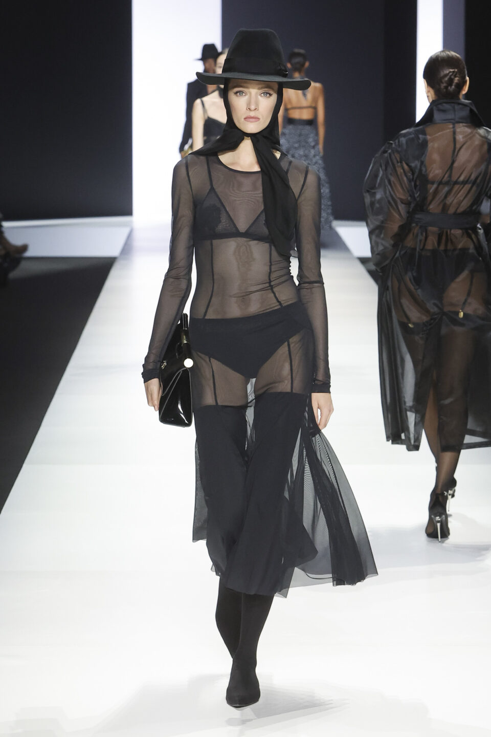 DG_Women'sFashionShow_SS24_Runway (8)