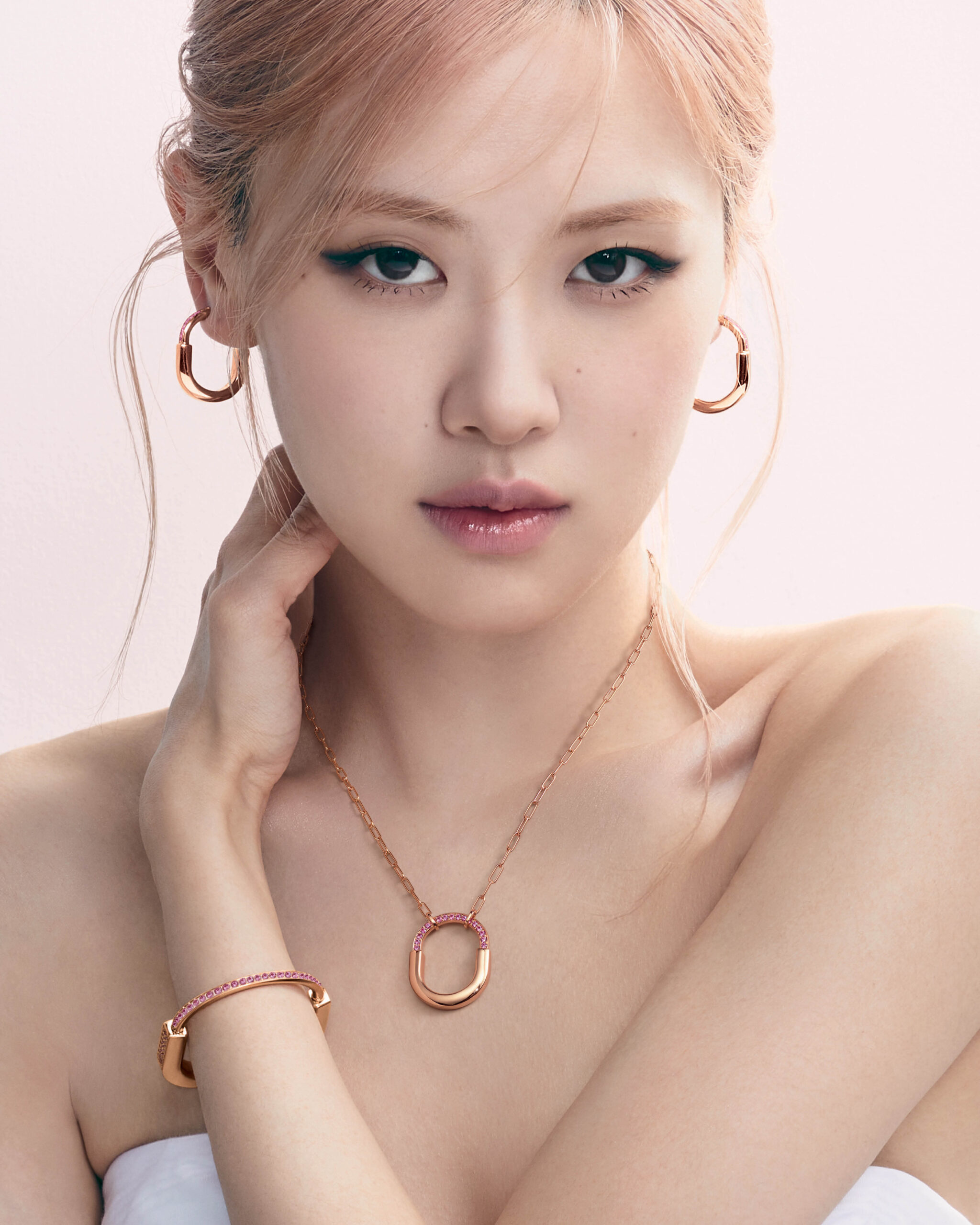 Rosé do BLACKPINK inspira nova coleção da Tiffany & Co.