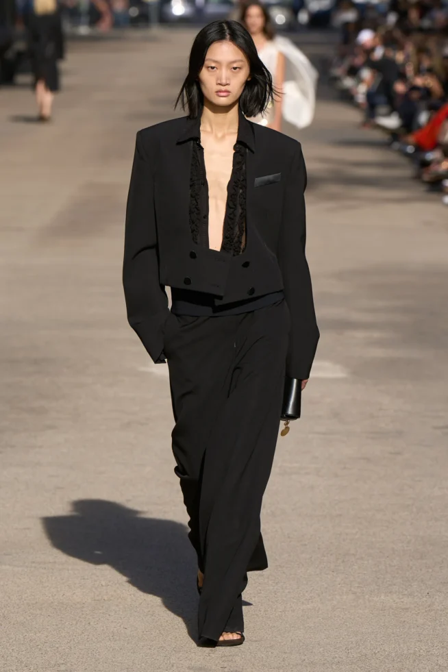 00004-stella-mccartney-spring-2024-ready-to-wear-credit-gorunway