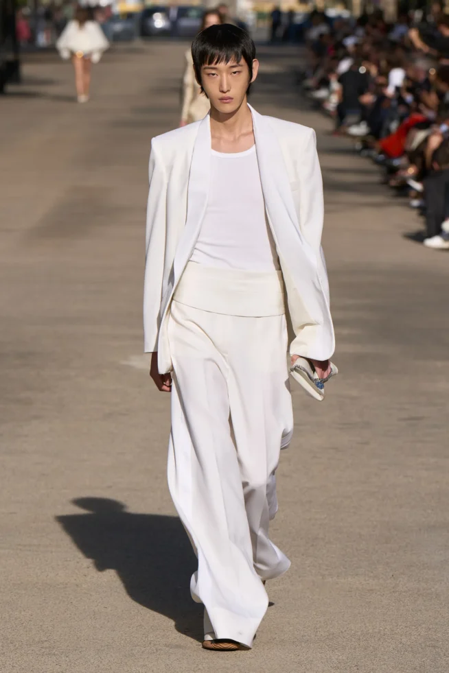 00009-stella-mccartney-spring-2024-ready-to-wear-credit-gorunway