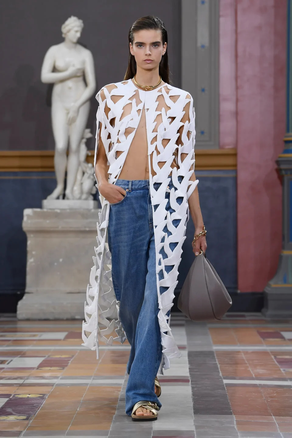 00017-valentino-spring-2024-ready-to-wear-credit-brand