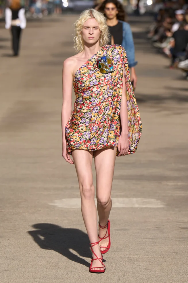 00018-stella-mccartney-spring-2024-ready-to-wear-credit-gorunway