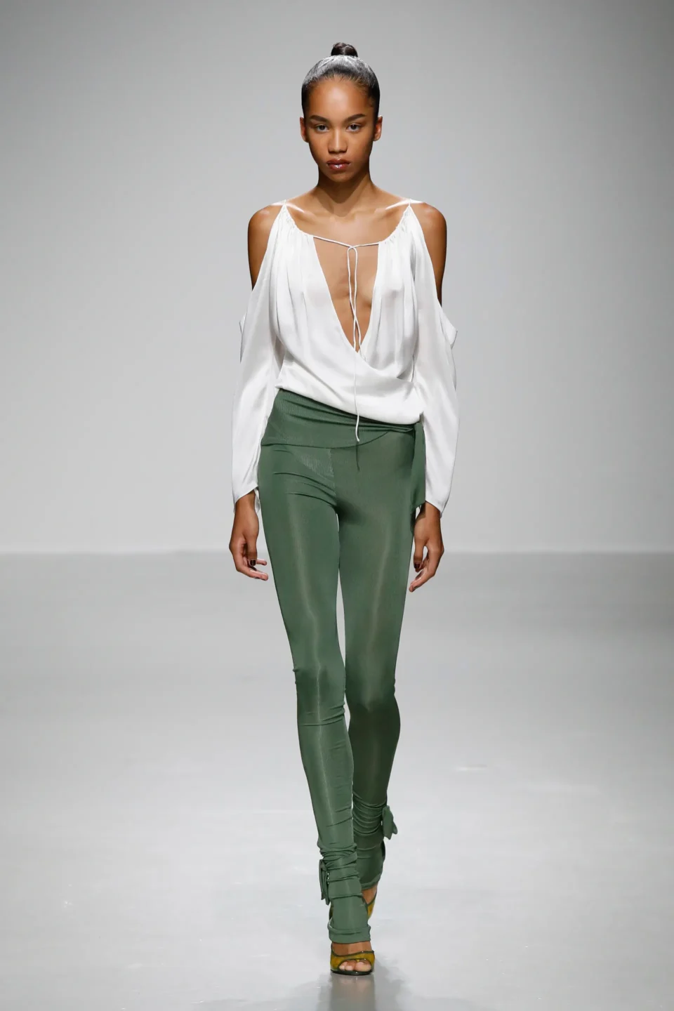 00020-atlein-spring-2024-ready-to-wear-credit-brand