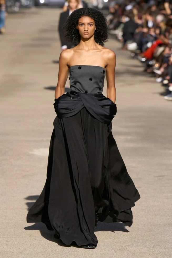 00022-stella-mccartney-spring-2024-ready-to-wear-credit-gorunway