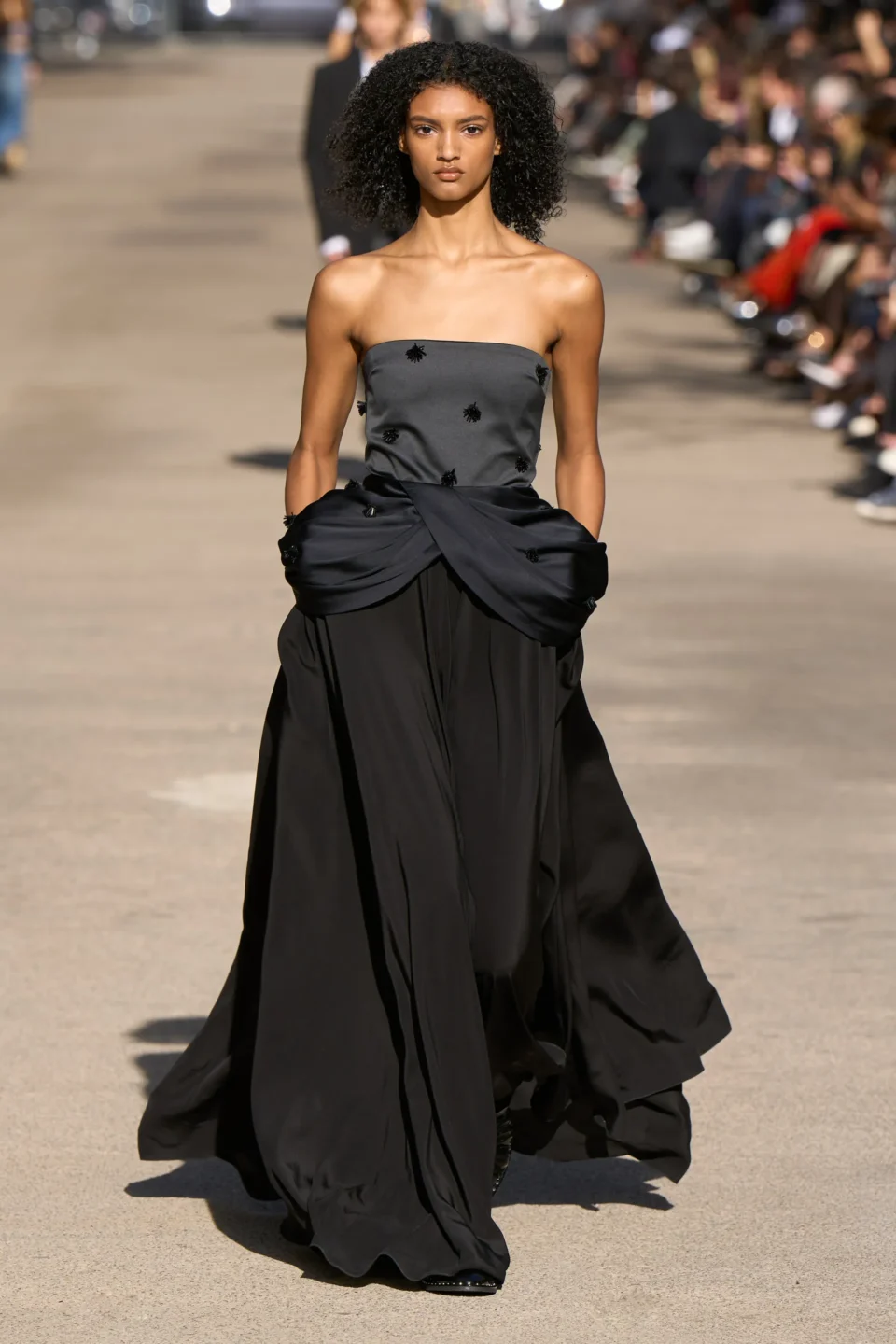 00022-stella-mccartney-spring-2024-ready-to-wear-credit-gorunway