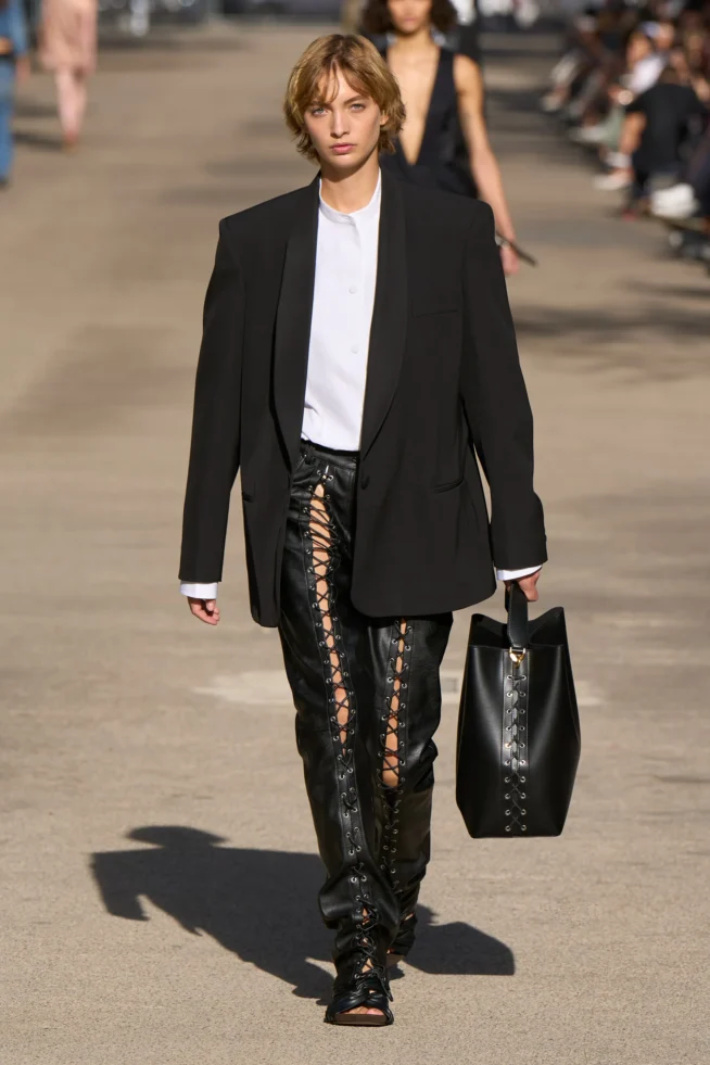 00023-stella-mccartney-spring-2024-ready-to-wear-credit-gorunway