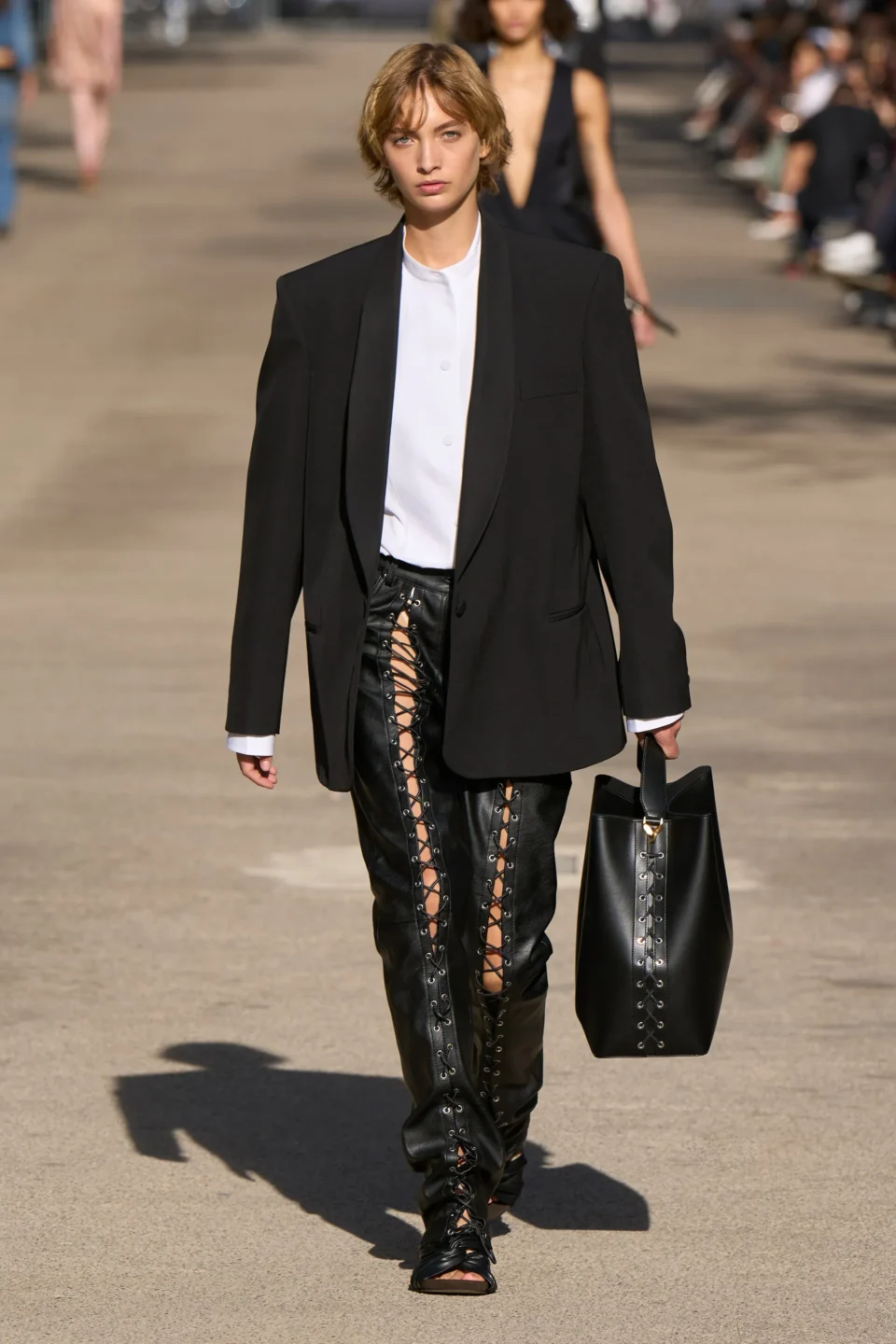 00023-stella-mccartney-spring-2024-ready-to-wear-credit-gorunway