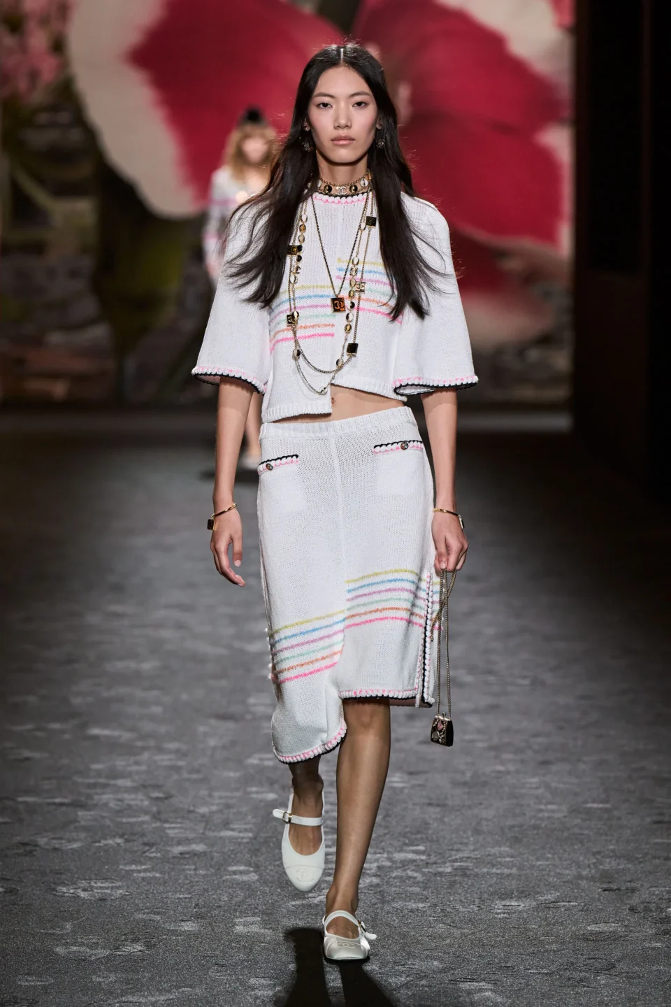 00024-chanel-spring-2024-ready-to-wear-credit-gorunway