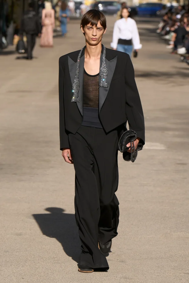 00025-stella-mccartney-spring-2024-ready-to-wear-credit-gorunway