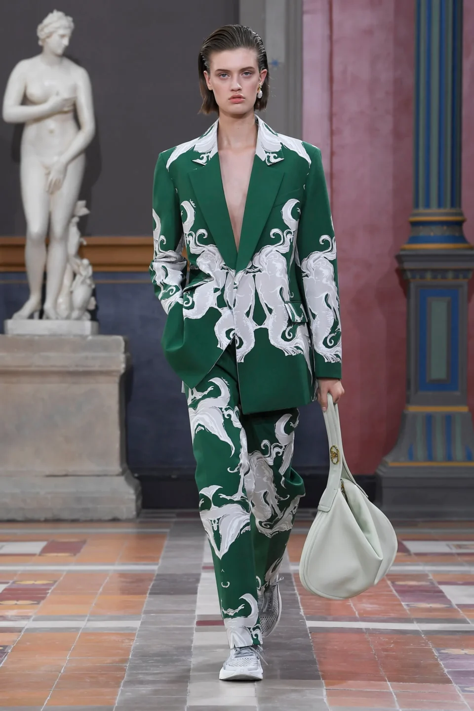 00025-valentino-spring-2024-ready-to-wear-credit-brand