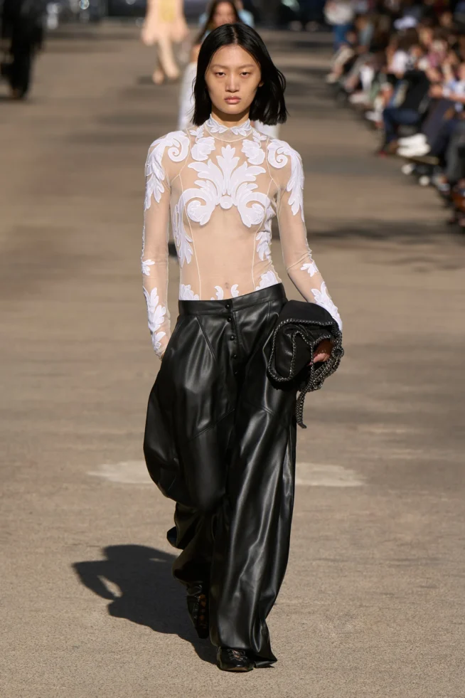00042-stella-mccartney-spring-2024-ready-to-wear-credit-gorunway
