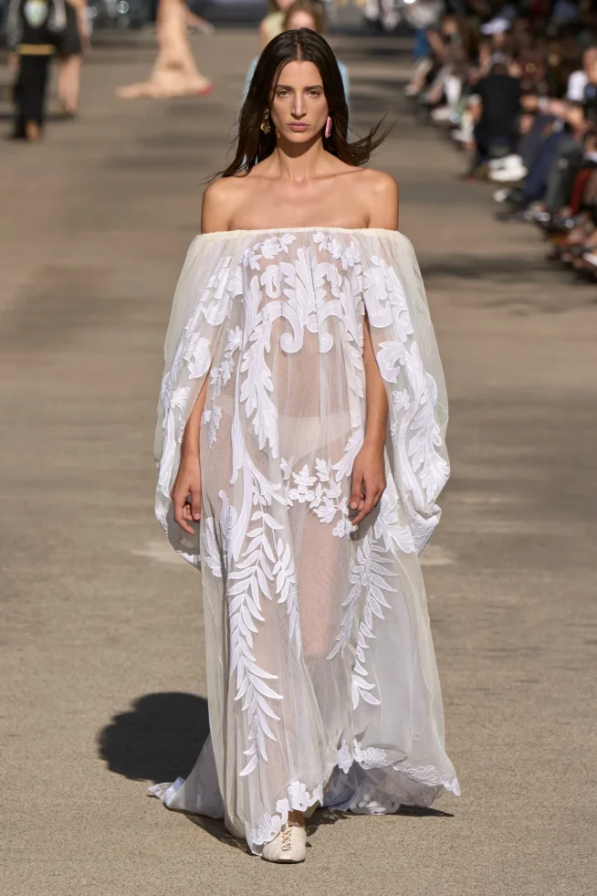 00043-stella-mccartney-spring-2024-ready-to-wear-credit-gorunway