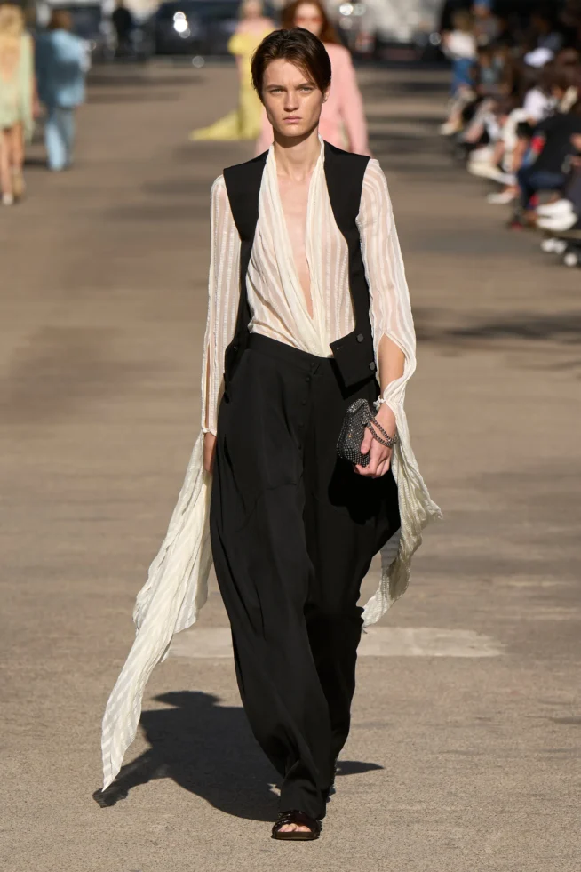 00048-stella-mccartney-spring-2024-ready-to-wear-credit-gorunway
