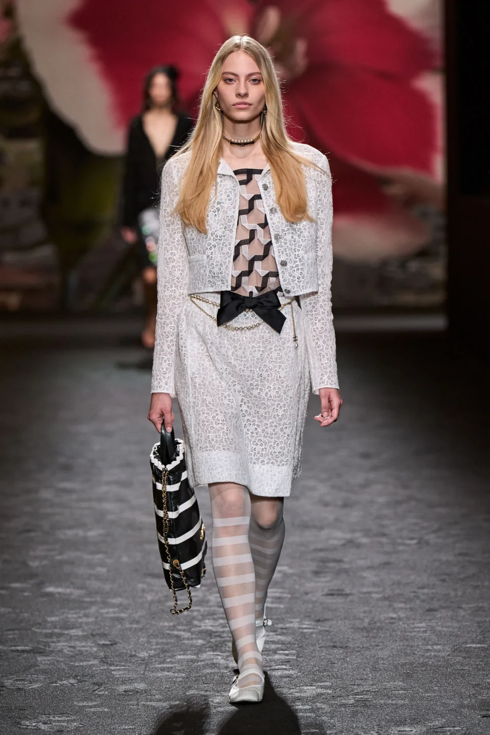 00049-chanel-spring-2024-ready-to-wear-credit-gorunway