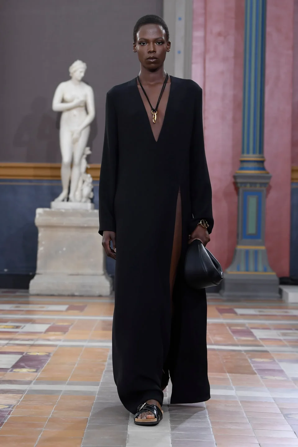 00055-valentino-spring-2024-ready-to-wear-credit-brand