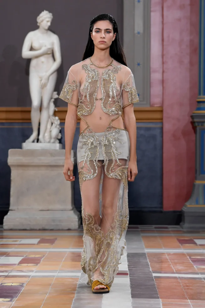 00065-valentino-spring-2024-ready-to-wear-credit-brand