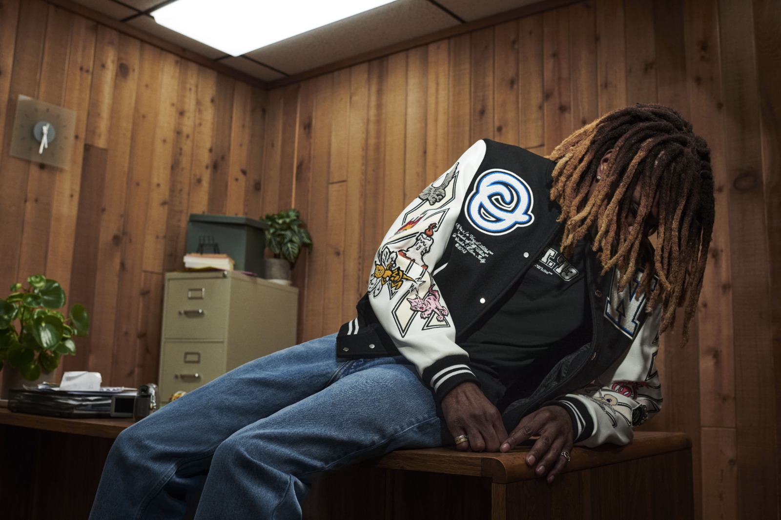 Off-White e Farfetch Beat lançam nova coleção
A cápsula Logic busca homenagear o legado de Virgil Abloh.