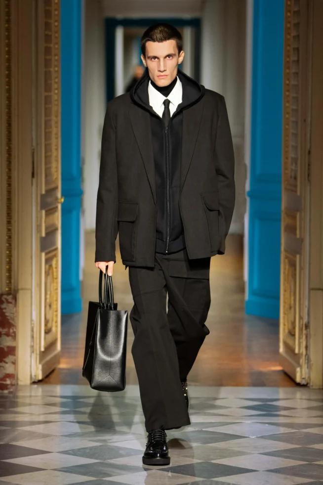 00004-valentino-fall-2024-mens-credit-brand