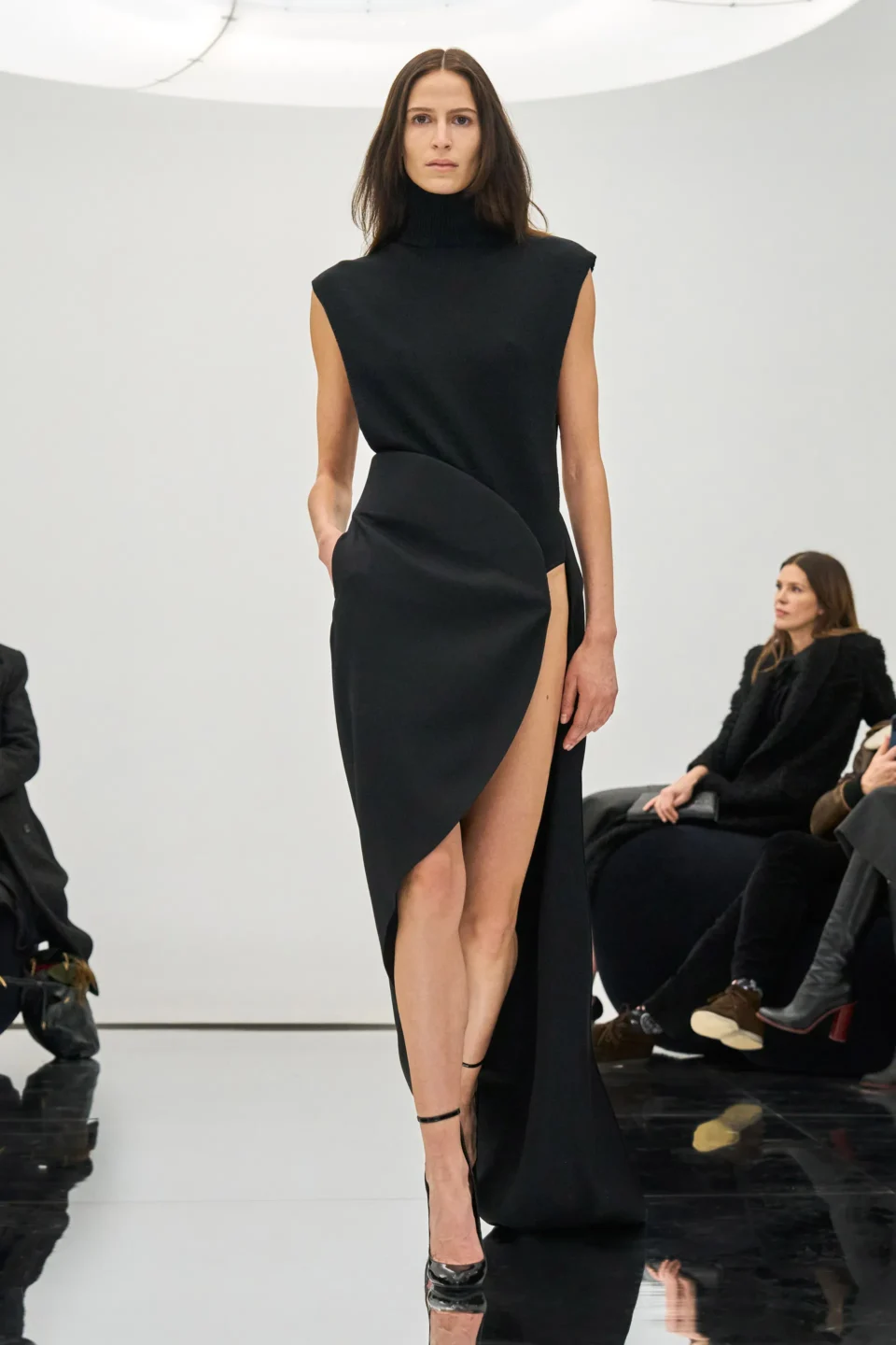 00017-alaia-fall-2024-ready-to-wear-credit-brand