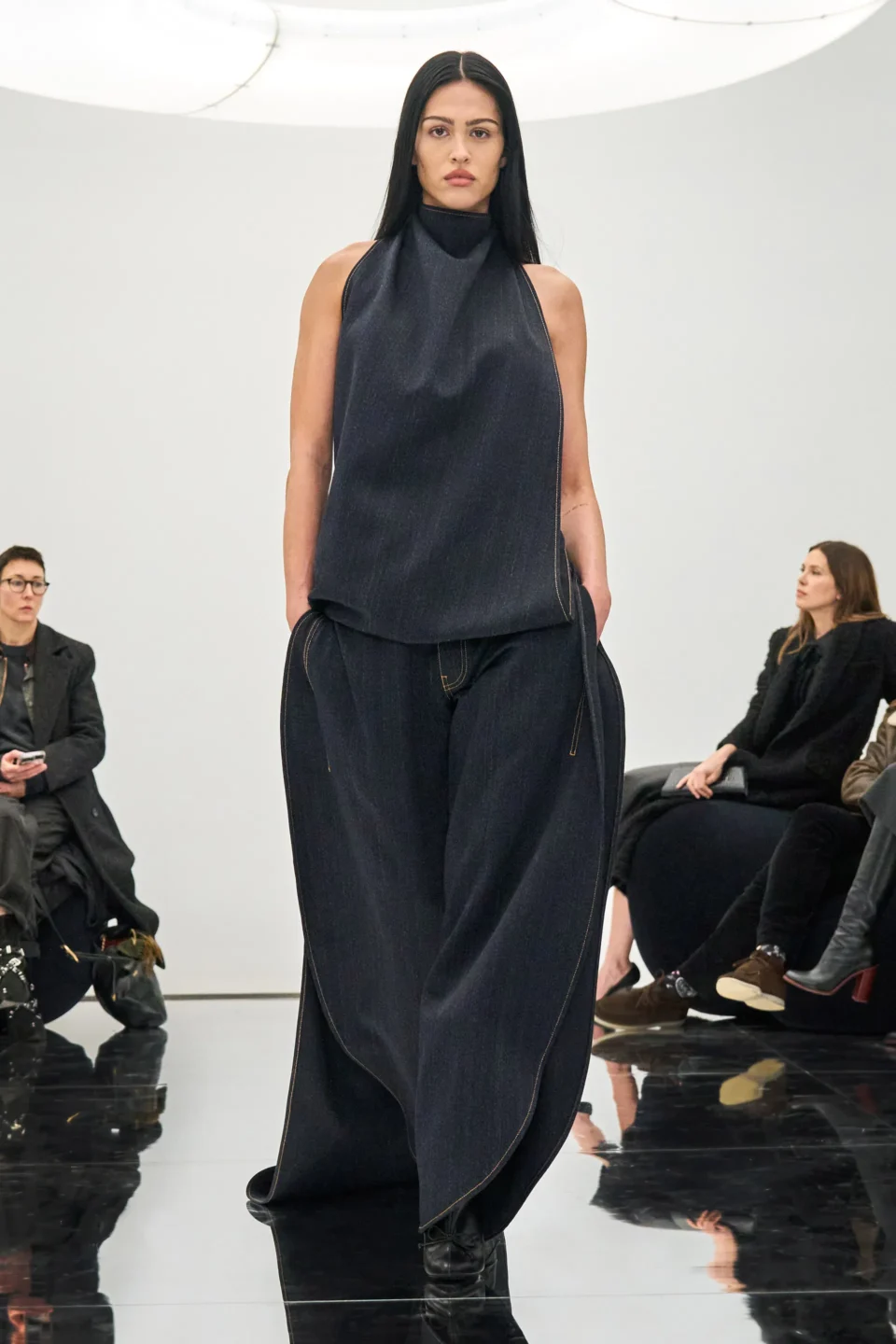 00018-alaia-fall-2024-ready-to-wear-credit-brand