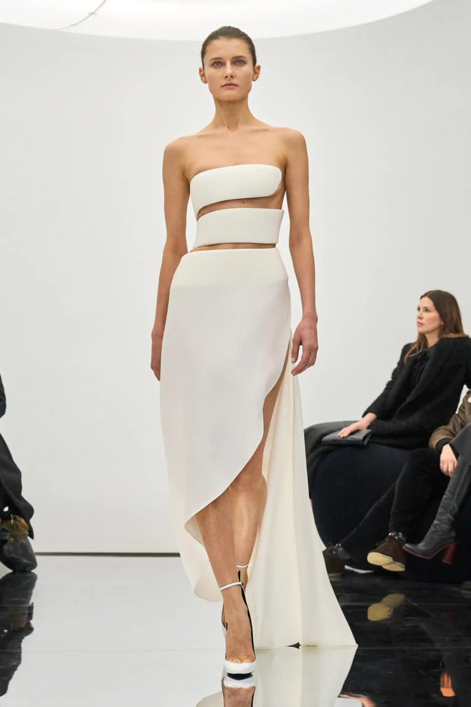 00020-alaia-fall-2024-ready-to-wear-credit-brand