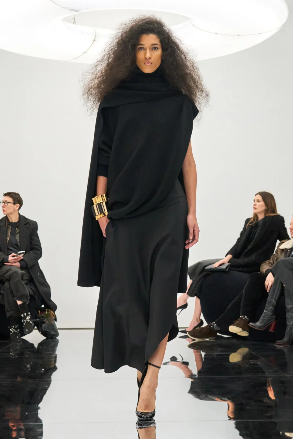 00021-alaia-fall-2024-ready-to-wear-credit-brand