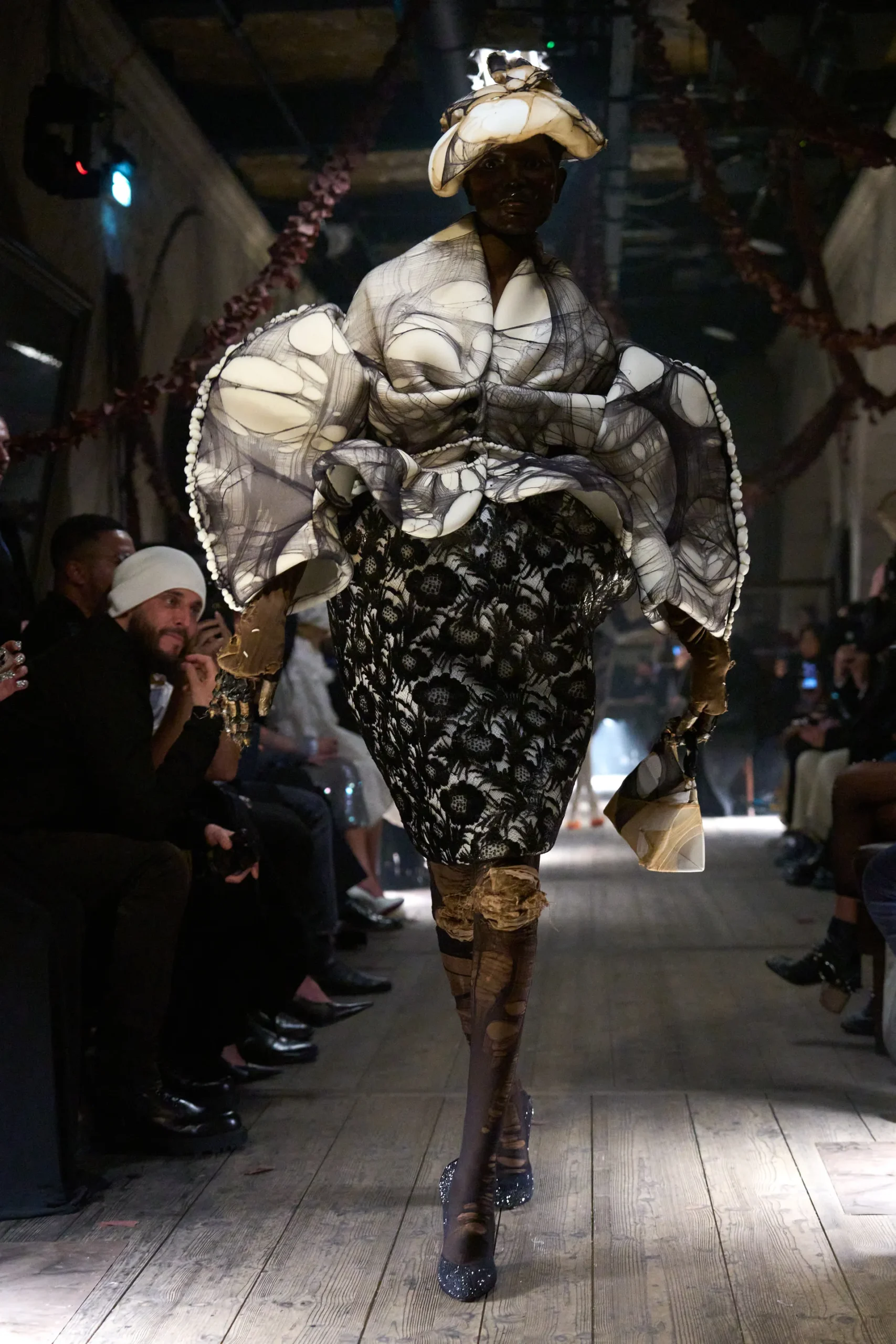 00021-maison-margiela-spring-2024-couture-credit-gorunway