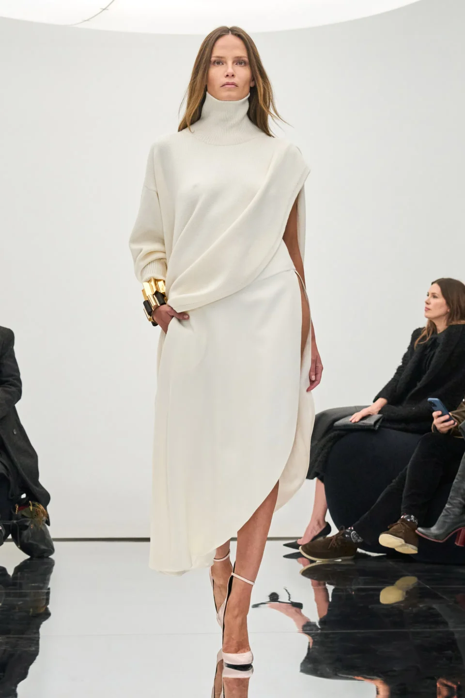 00022-alaia-fall-2024-ready-to-wear-credit-brand