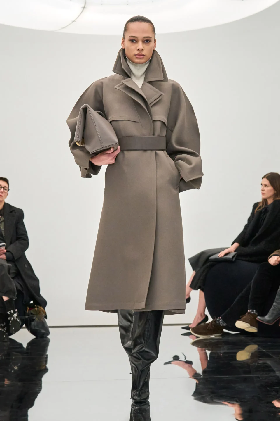 00023-alaia-fall-2024-ready-to-wear-credit-brand