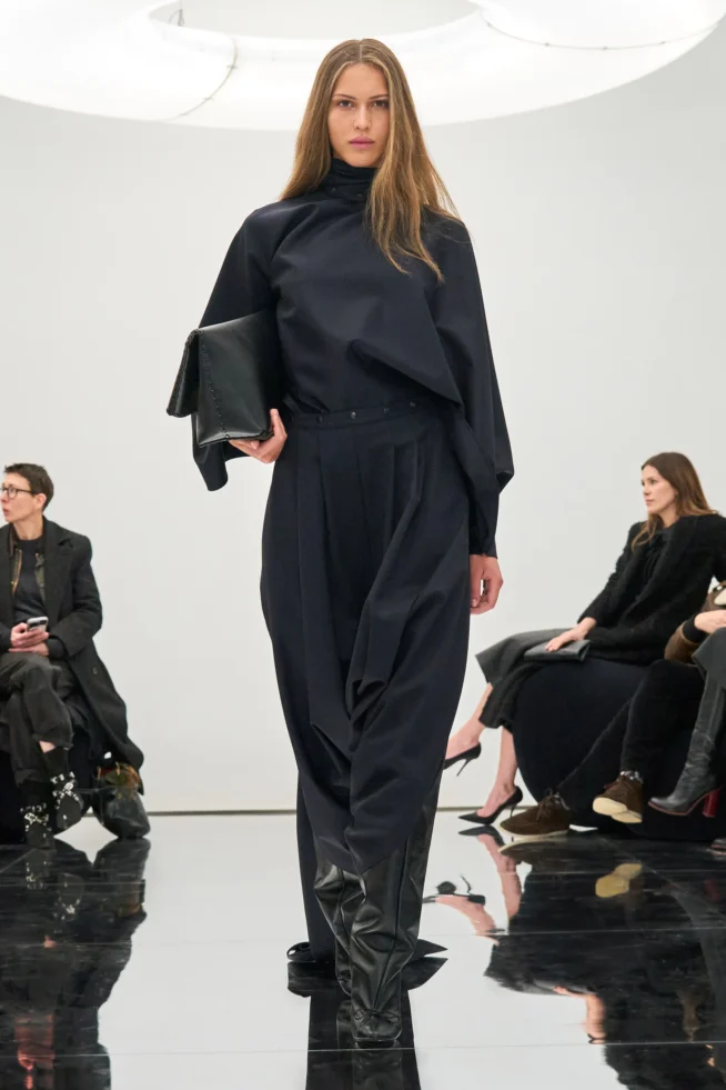 00024-alaia-fall-2024-ready-to-wear-credit-brand