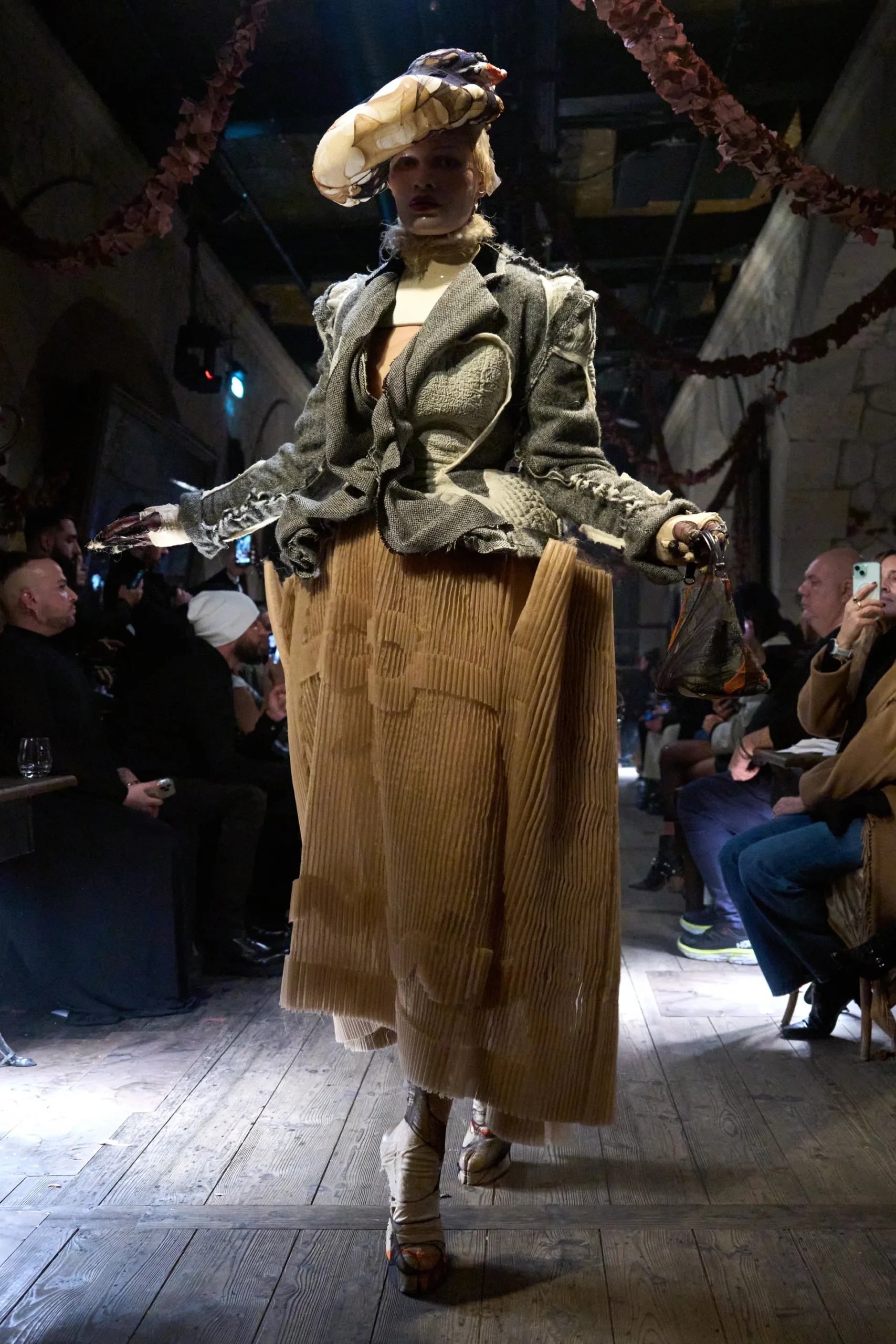 00025-maison-margiela-spring-2024-couture-credit-gorunway