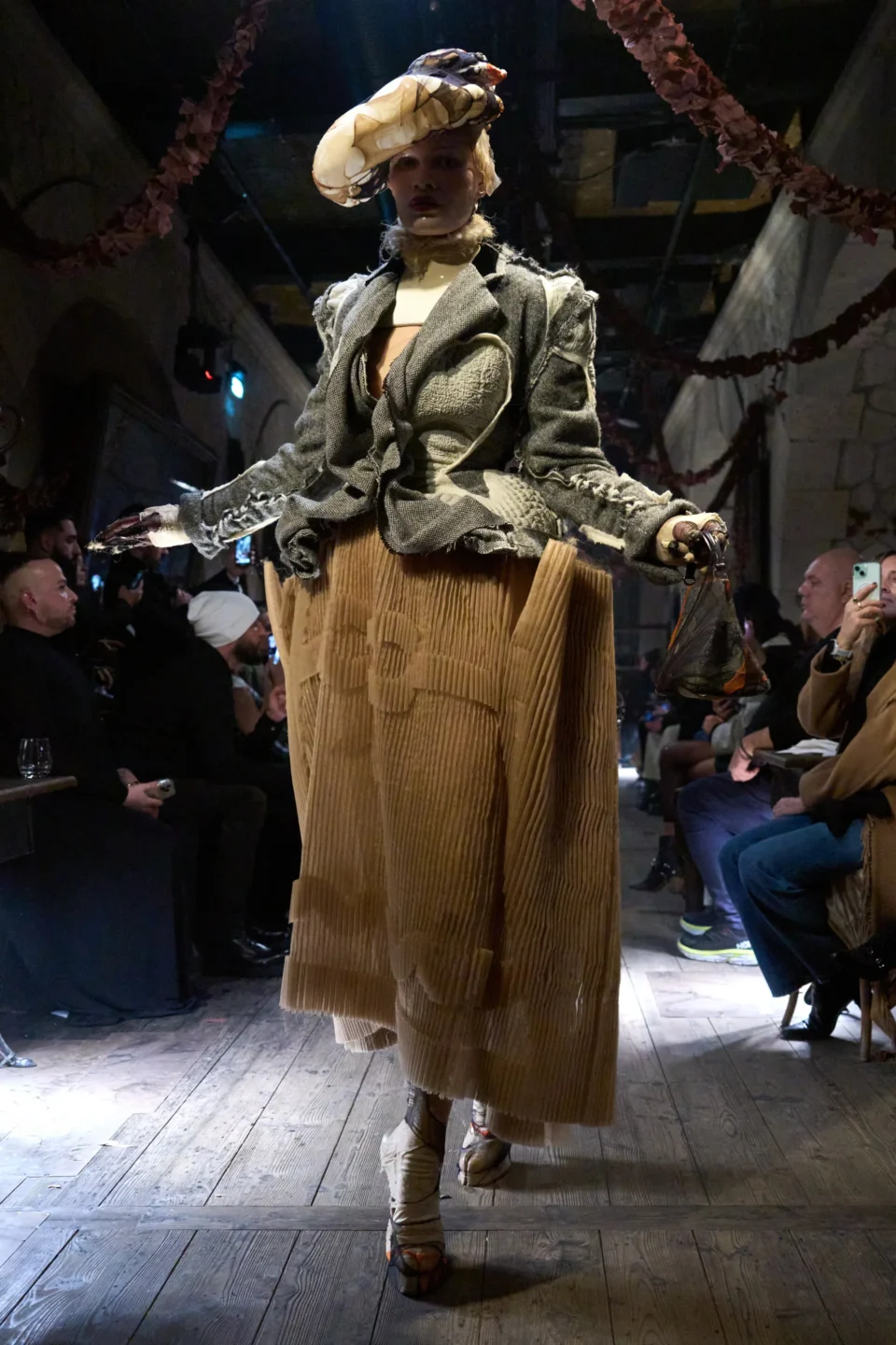 00025-maison-margiela-spring-2024-couture-credit-gorunway