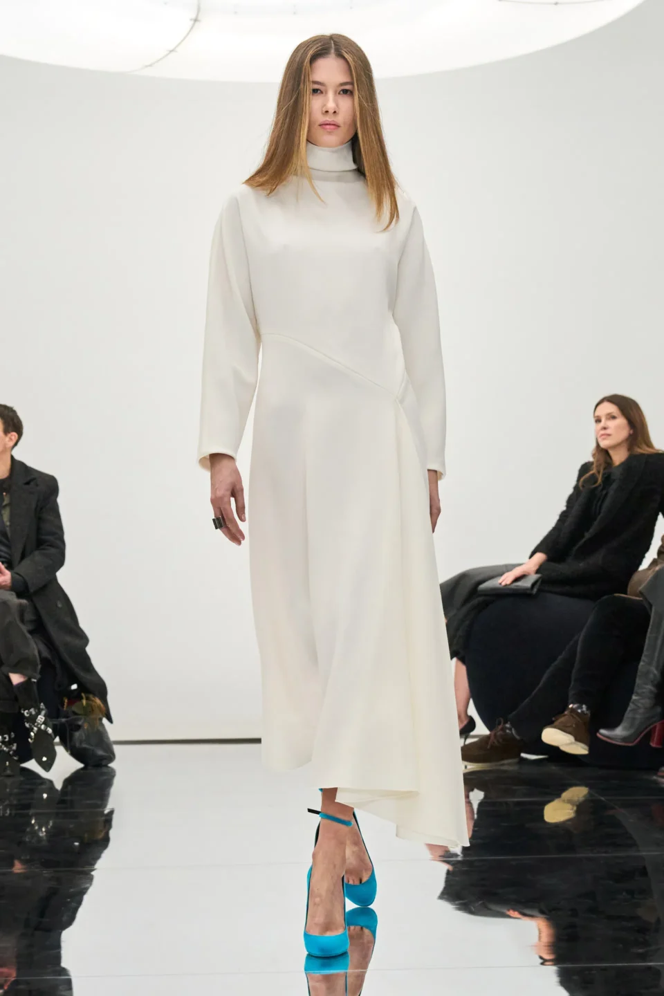 00028-alaia-fall-2024-ready-to-wear-credit-brand