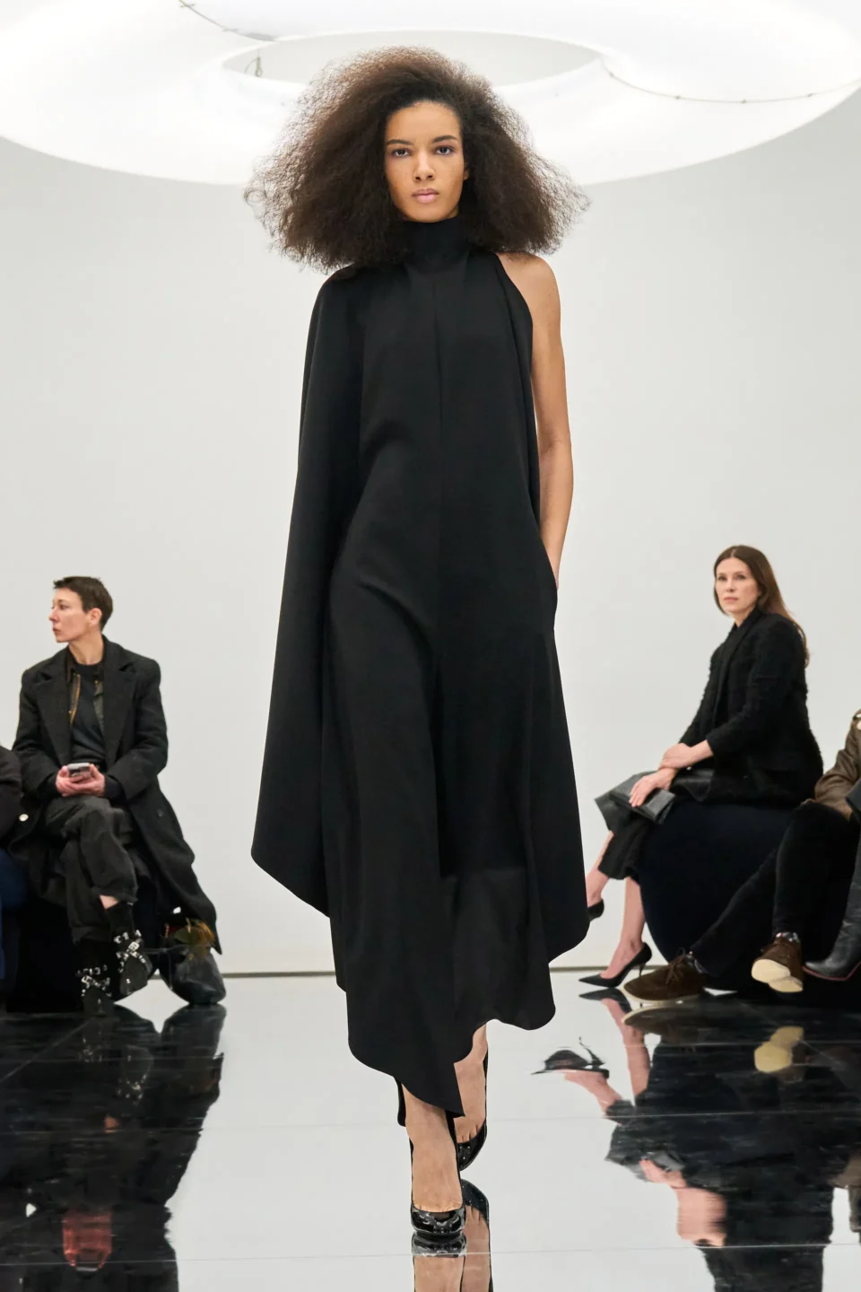 00041-alaia-fall-2024-ready-to-wear-credit-brand