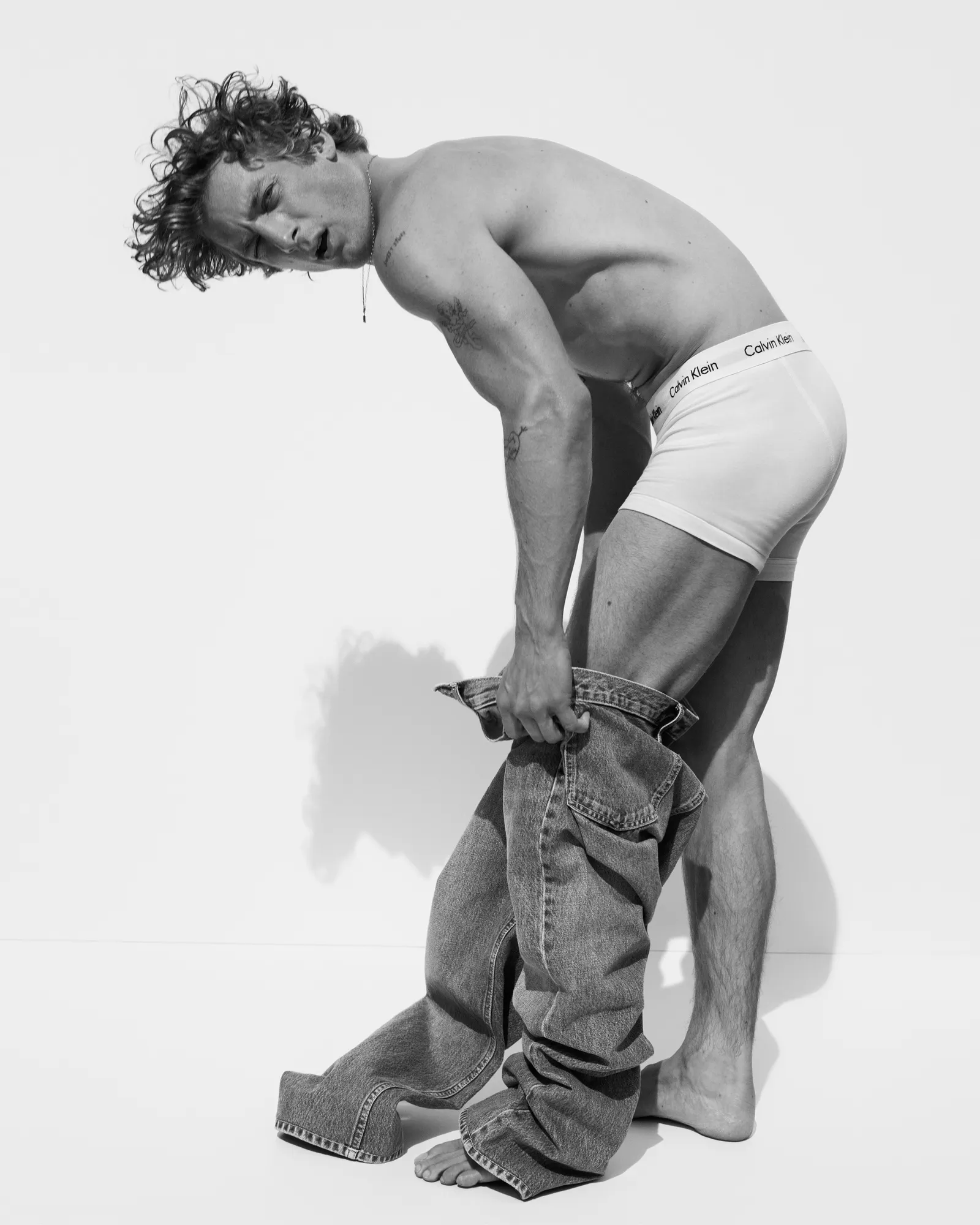 Jeremy Allen White estrela nova campanha da Calvin Klein