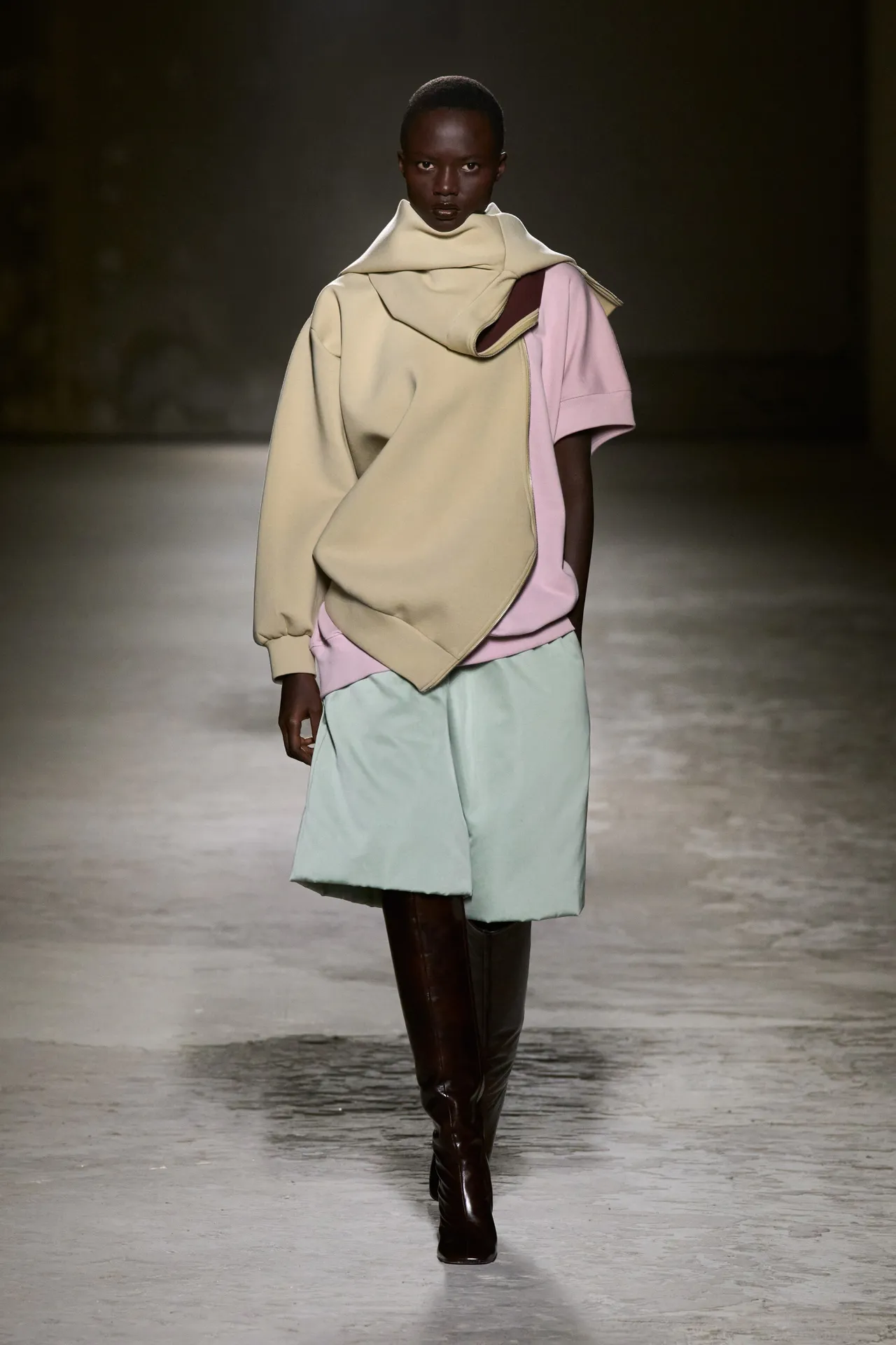 00002-dries-van-noten-fall-2024-ready-to-wear-credit-gorunway
