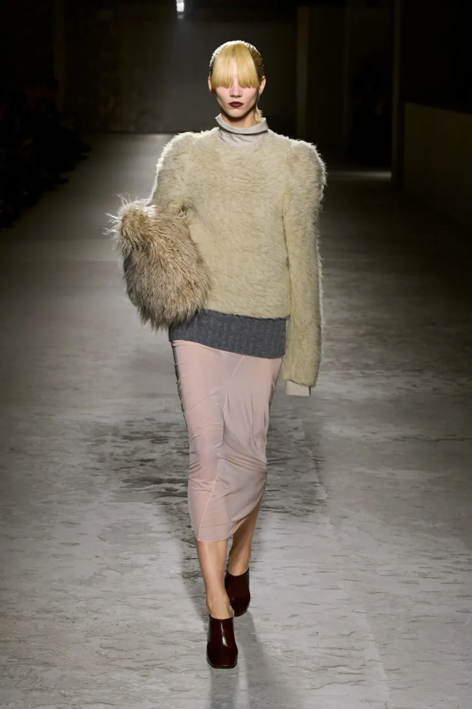 00015-dries-van-noten-fall-2024-ready-to-wear-credit-gorunway
