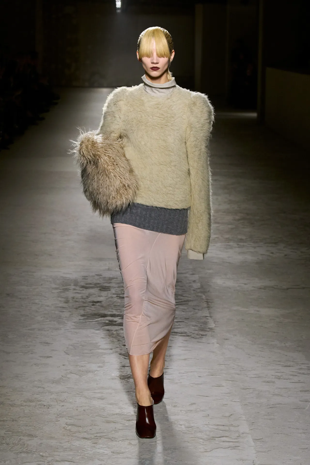 00015-dries-van-noten-fall-2024-ready-to-wear-credit-gorunway