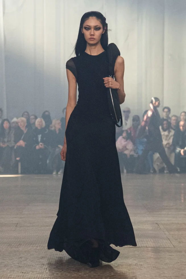 00025-helmut-lang-fall-2024-ready-to-wear-credit-brand