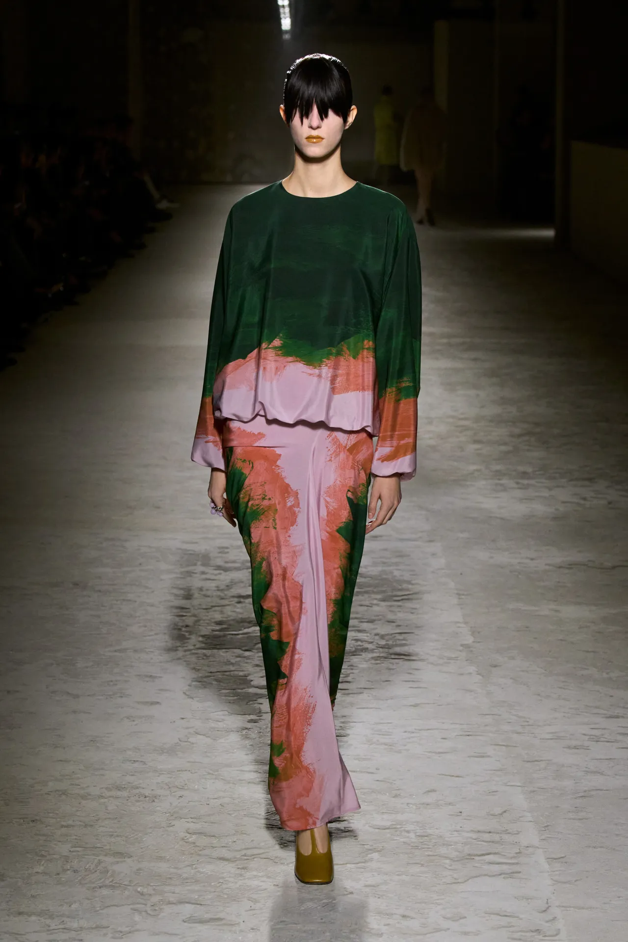 00029-dries-van-noten-fall-2024-ready-to-wear-credit-gorunway
