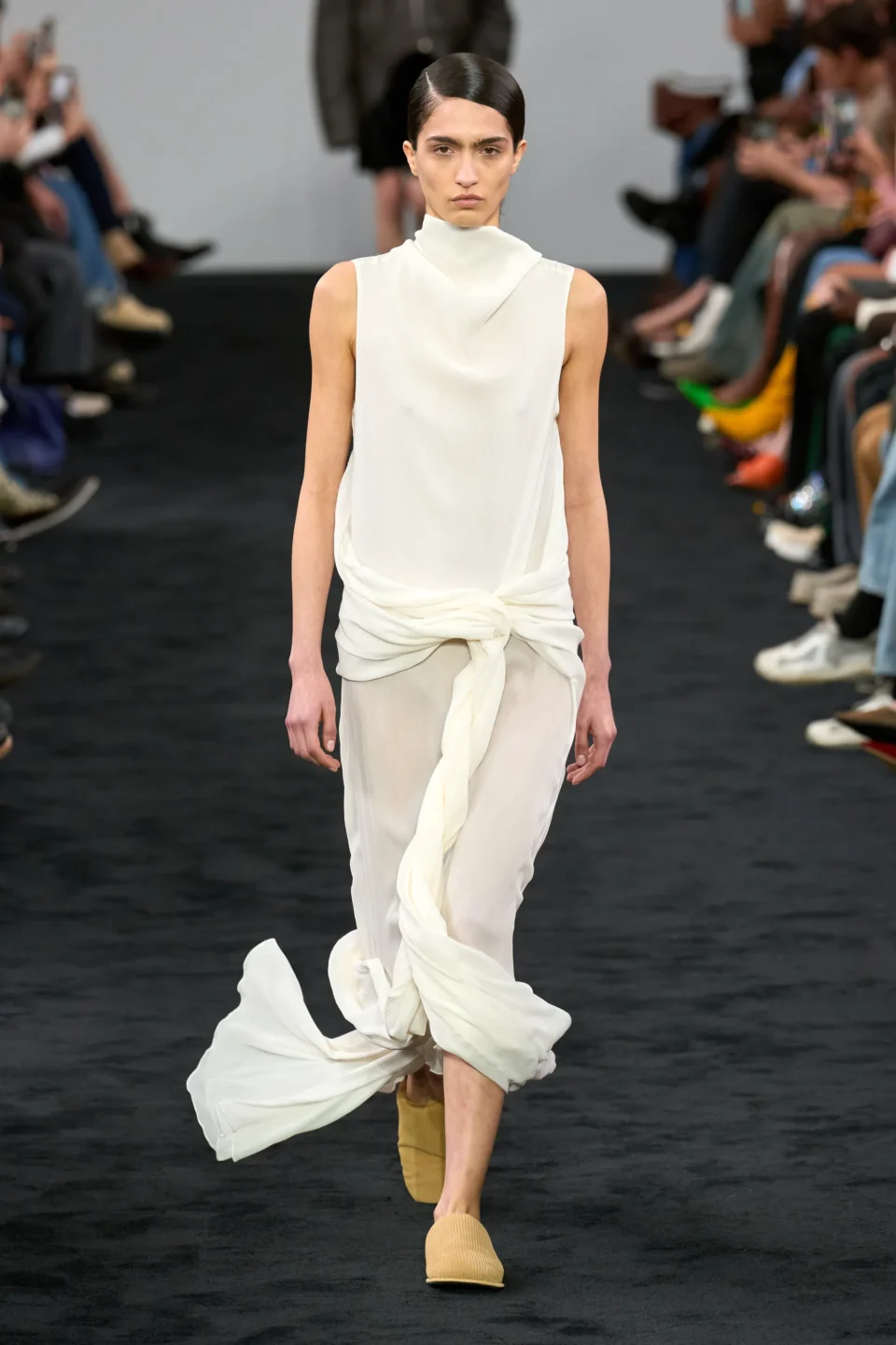 00032-j-w-anderson-fall-2024-ready-to-wear-credit-gorunway