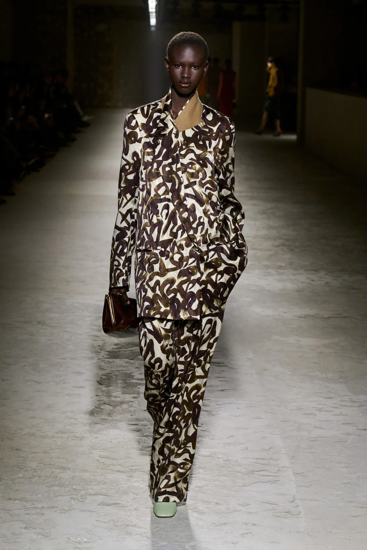 00033-dries-van-noten-fall-2024-ready-to-wear-credit-gorunway