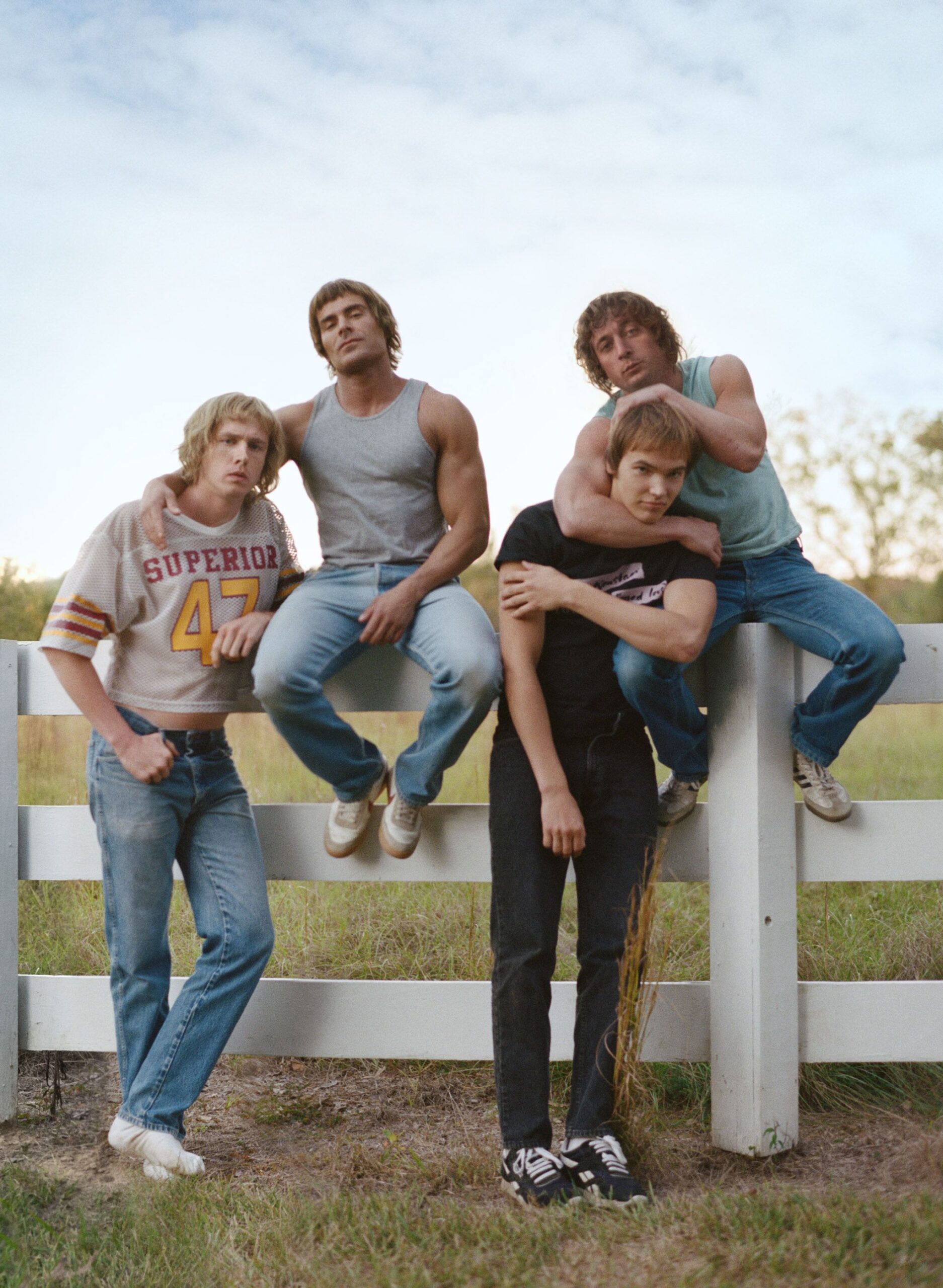 Zac Efron e Jeremy Allen White estrelam ‘The Iron Claw’, que chega ao Brasil em março
O filme conta a história real de irmãos no mundo da luta livre, com todos os elementos possíveis que remetem aos anos 80.