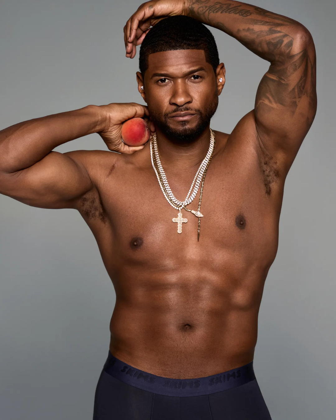 Usher como modelo da Skims, o novo diretor criativo da GAP, vendas da Kering em queda e mais!
