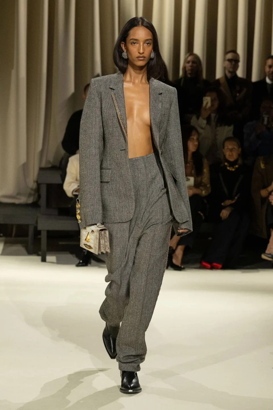 00001-schiaparelli-fall-2024-ready-to-wear-credit-brand