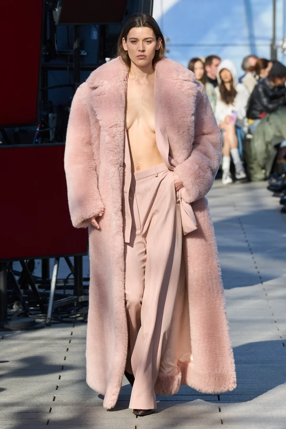 00001-stella-mccartney-fall-2024-ready-to-wear-credit-gorunway