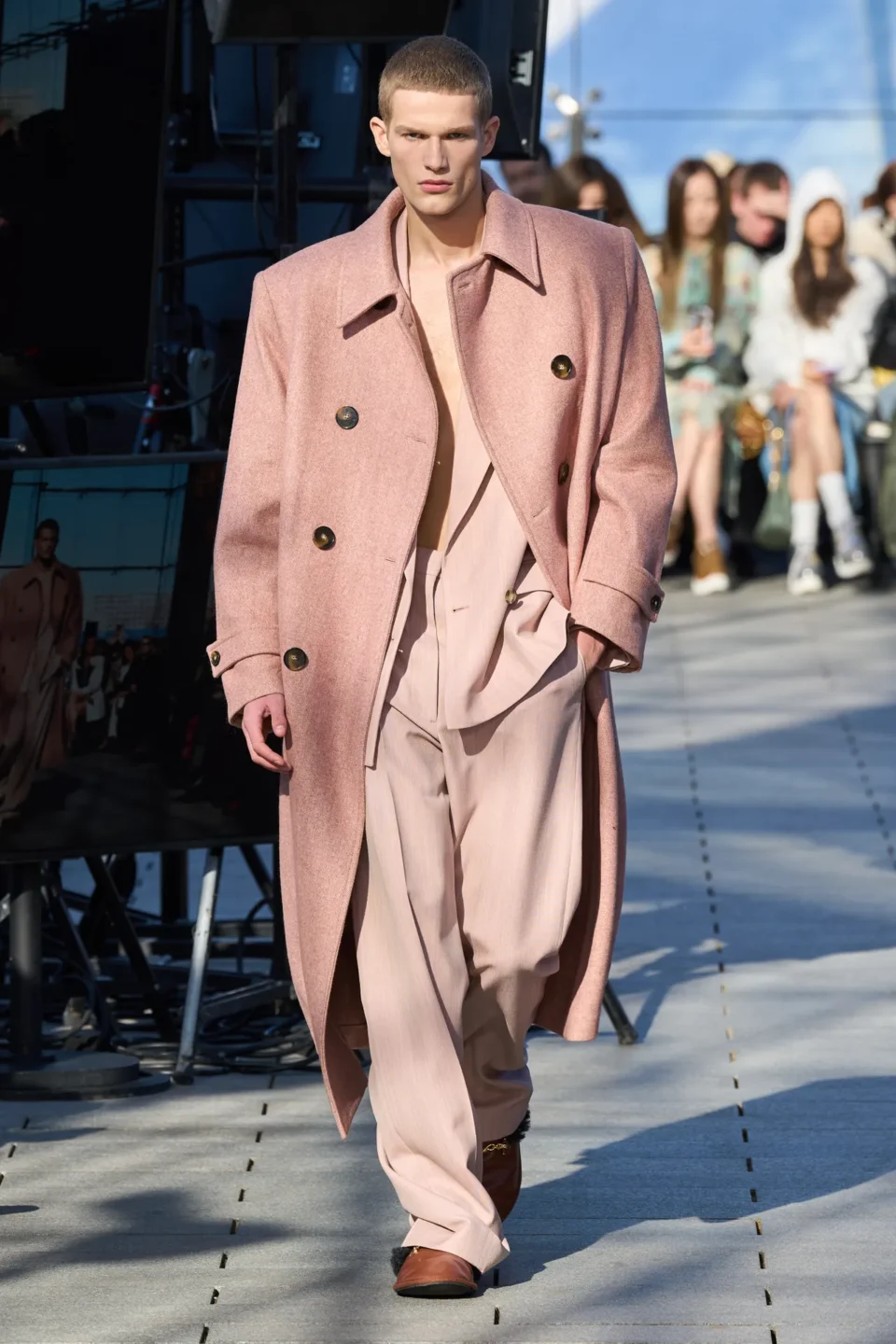 00007-stella-mccartney-fall-2024-ready-to-wear-credit-gorunway