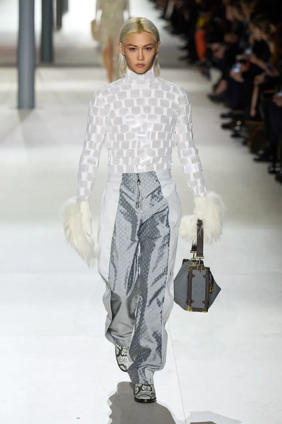 00009-louis-vuitton-fall-2024-ready-to-wear-credit-gorunway