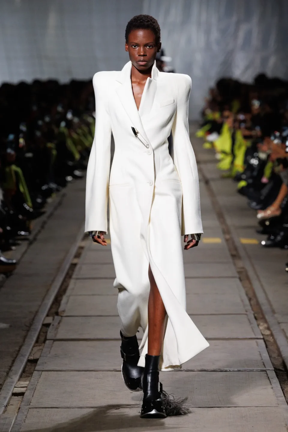 00010-alexander-mcqueen-fall-2024-ready-to-wear-credit-brand