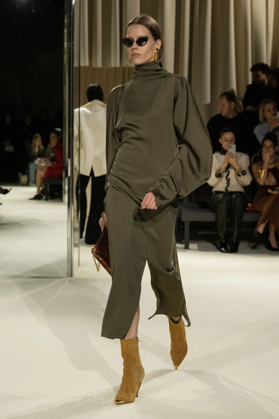 00014-schiaparelli-fall-2024-ready-to-wear-credit-brand